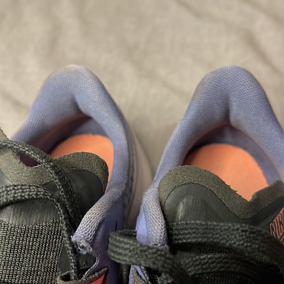 Nike sneakers, kids size 4, like new - Picture 11 of 12